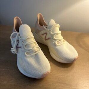 NWT / New Balance tennis shoes / rose gold + cream / size 6.5
